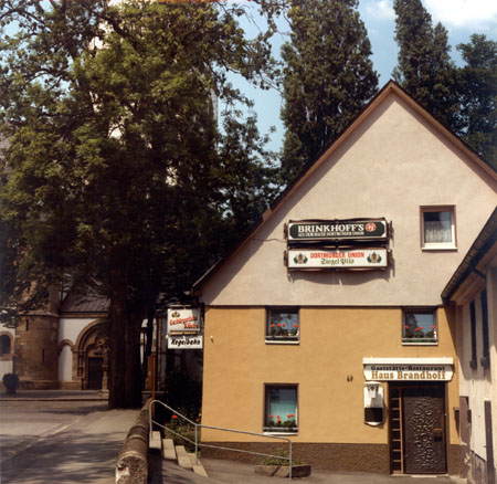 GasthausanderKirche1990